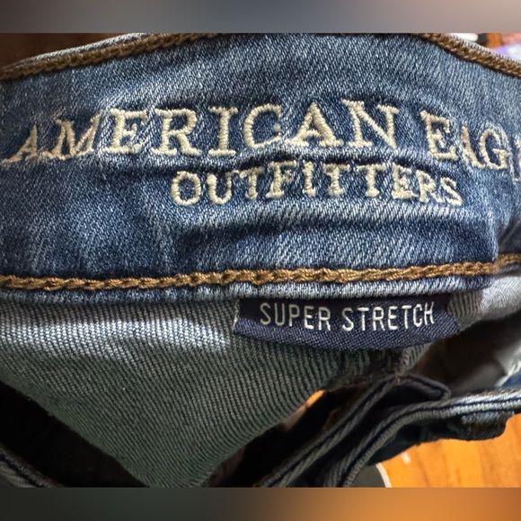 American Eagle Outfitters Midi Jean Shorts Distressed hem - Picture 8 of 8